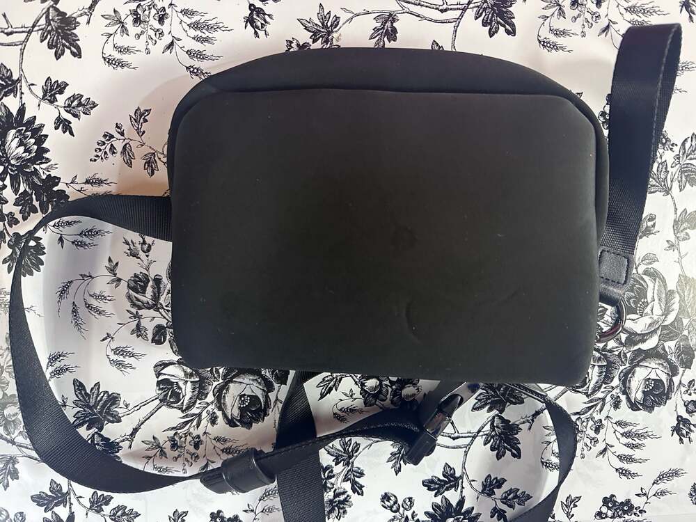 Unbranded Minimalist Black Neoprene-Style Crossbody Belt Bag